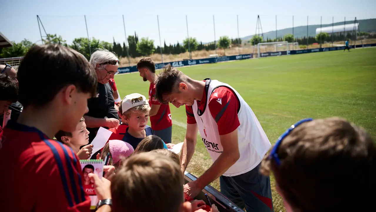 Los jugadores de Osasuna se entrenan en las instalaciones de Tajonar preparando la temporada 25/26. PABLO LASAOSA