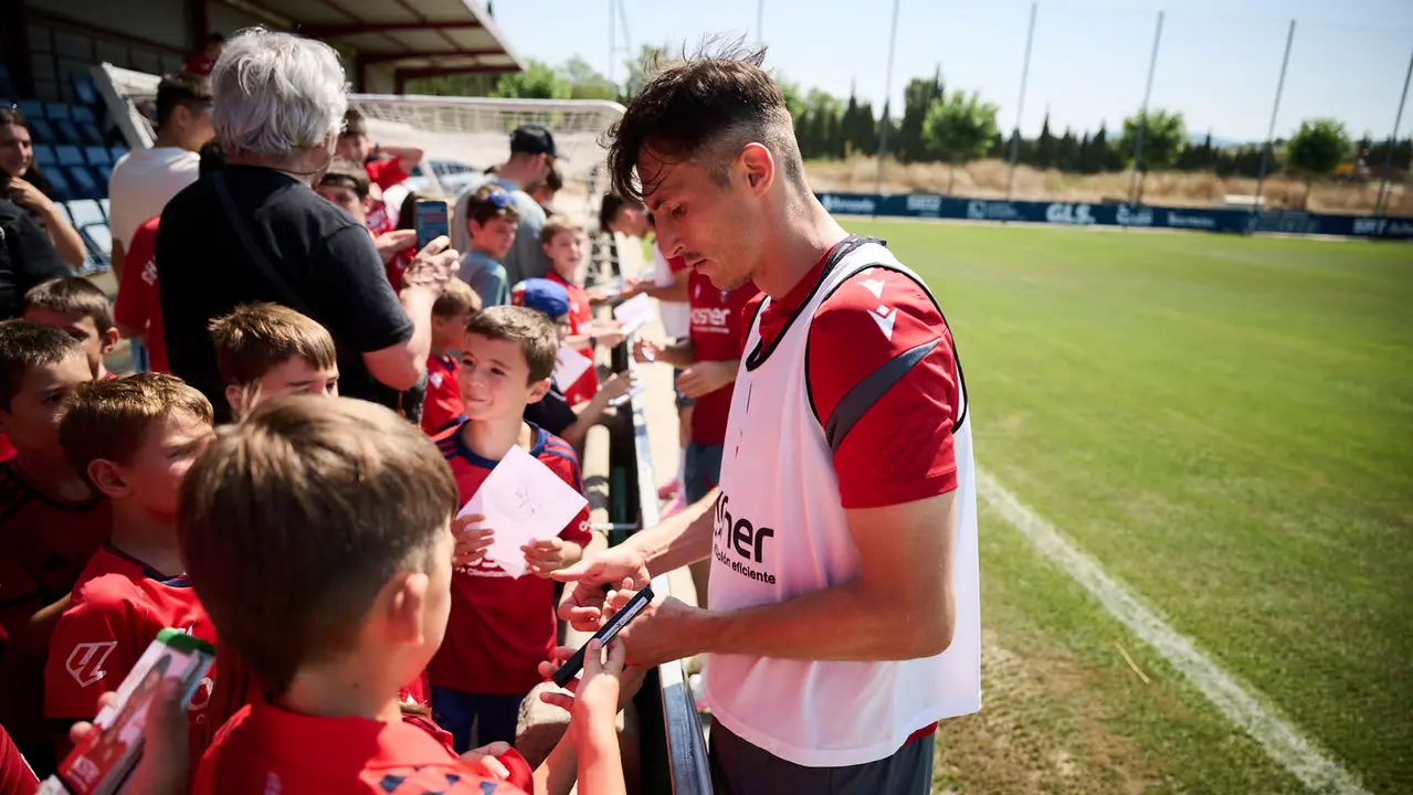 Los jugadores de Osasuna se entrenan en las instalaciones de Tajonar preparando la temporada 25/26. PABLO LASAOSA