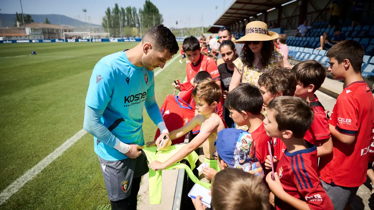 Los jugadores de Osasuna se entrenan en las instalaciones de Tajonar preparando la temporada 25/26. PABLO LASAOSA