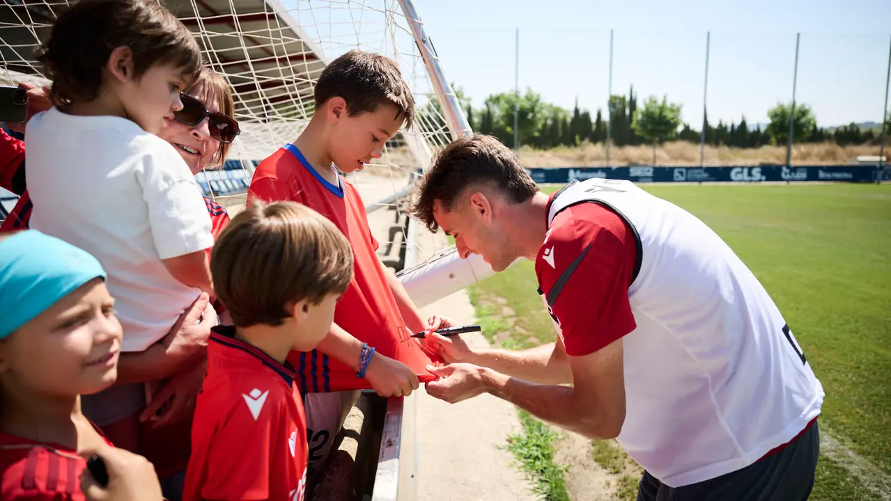 Los jugadores de Osasuna se entrenan en las instalaciones de Tajonar preparando la temporada 25/26. PABLO LASAOSA