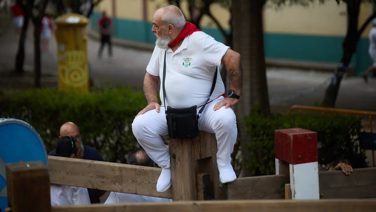Ambiente previo al primer Encierro de Fiestas de Tudela 2025. IÑIGO ALZUGARAY