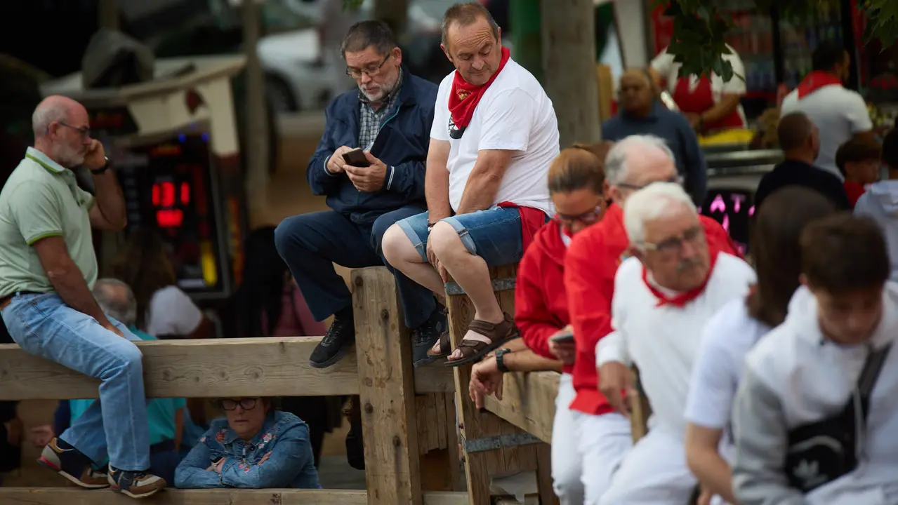 Ambiente previo al primer Encierro de Fiestas de Tudela 2025. IÑIGO ALZUGARAY
