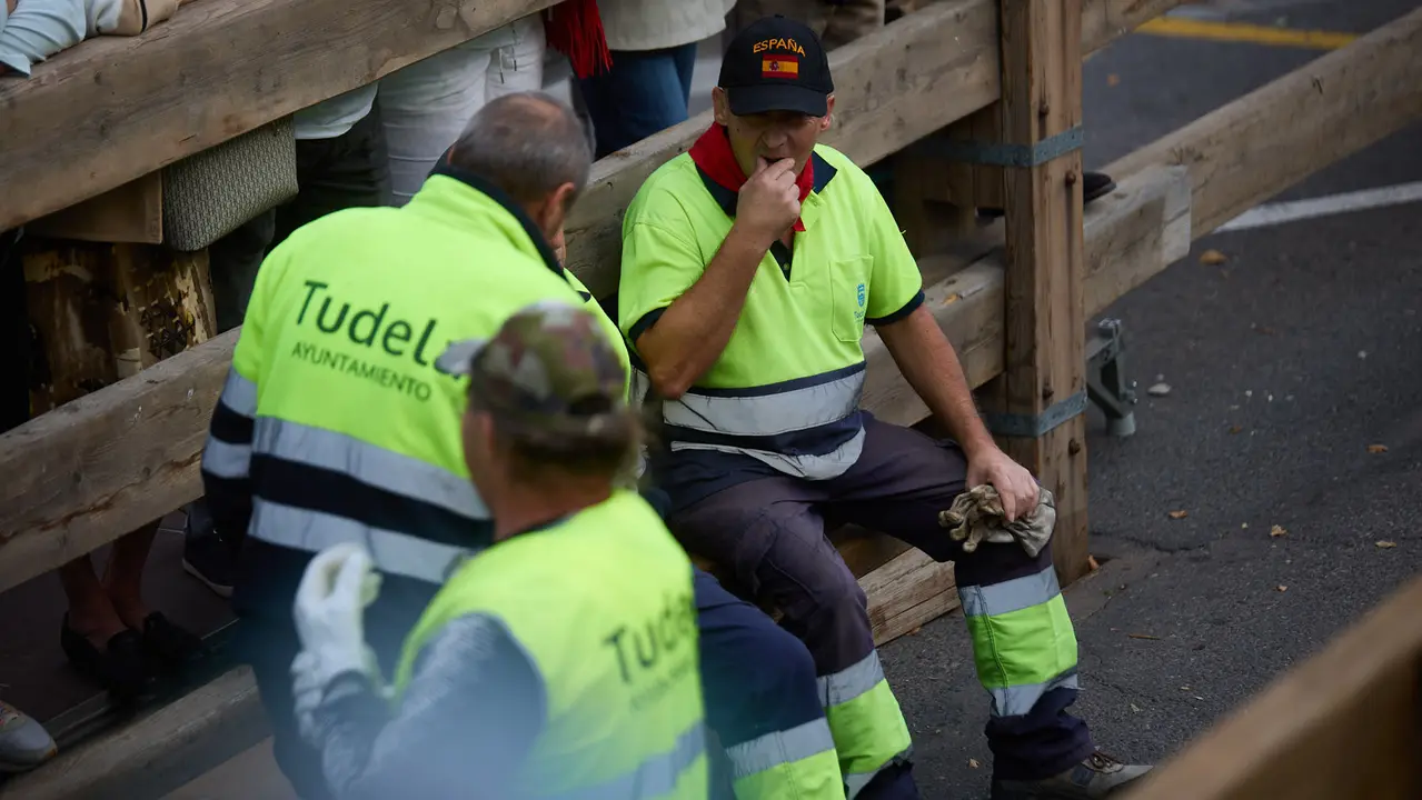 Ambiente previo al primer Encierro de Fiestas de Tudela 2025. IÑIGO ALZUGARAY