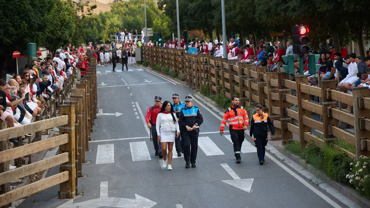 Ambiente previo al primer Encierro de Fiestas de Tudela 2025. IÑIGO ALZUGARAY
