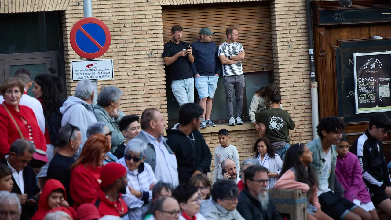 Ambiente previo al primer Encierro de Fiestas de Tudela 2025. IÑIGO ALZUGARAY