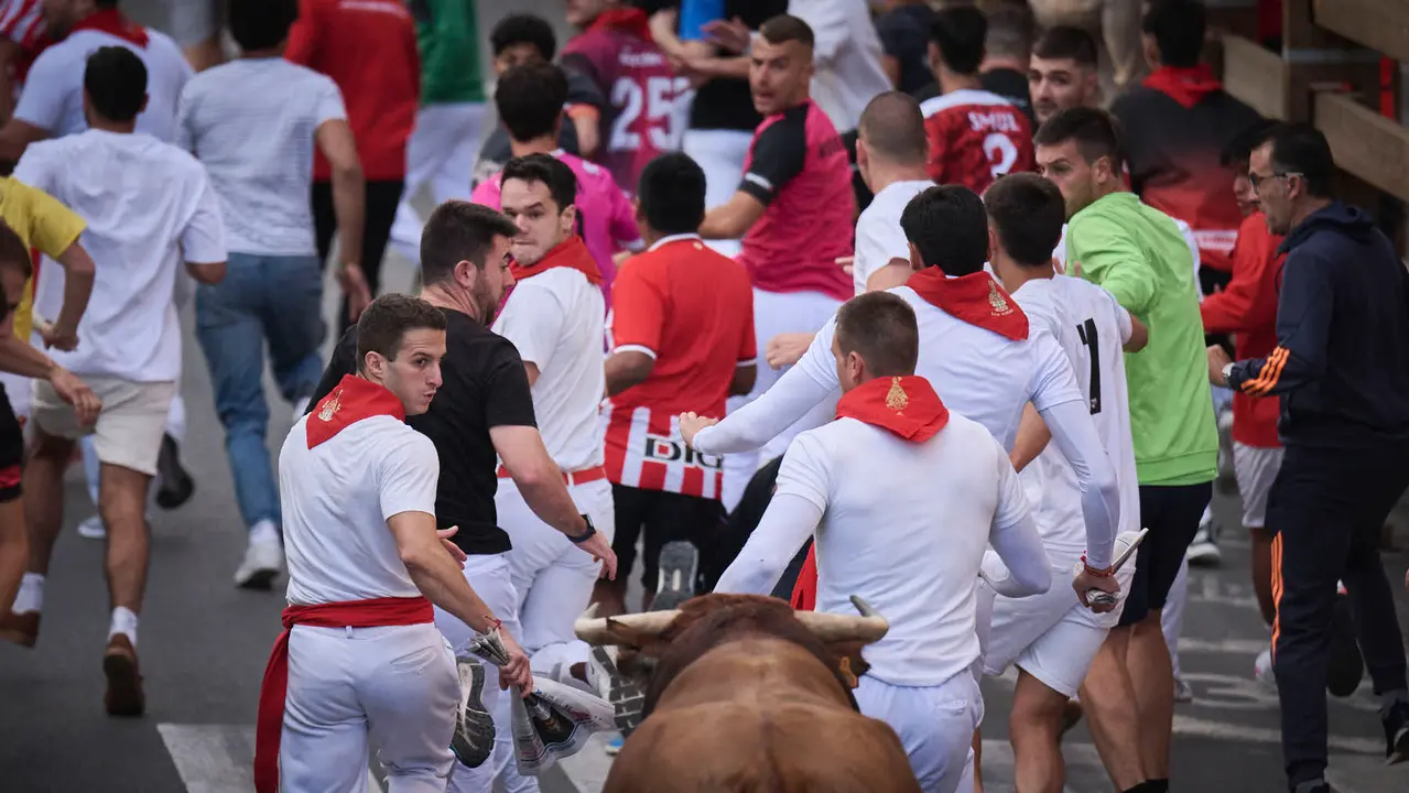 Primer encierro de las fiestas de Tudela 2025 con novillos de Tornay. PABLO LASAOSA
