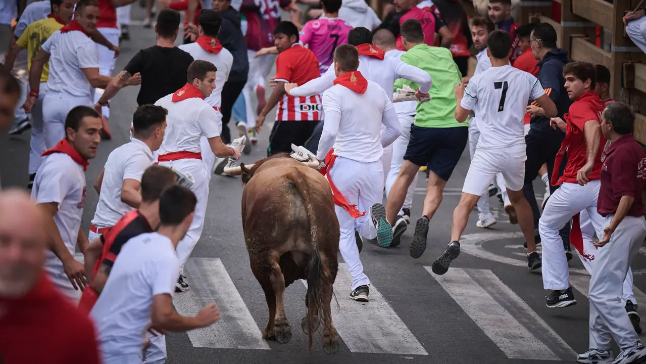 Primer encierro de las fiestas de Tudela 2025 con novillos de Tornay. PABLO LASAOSA
