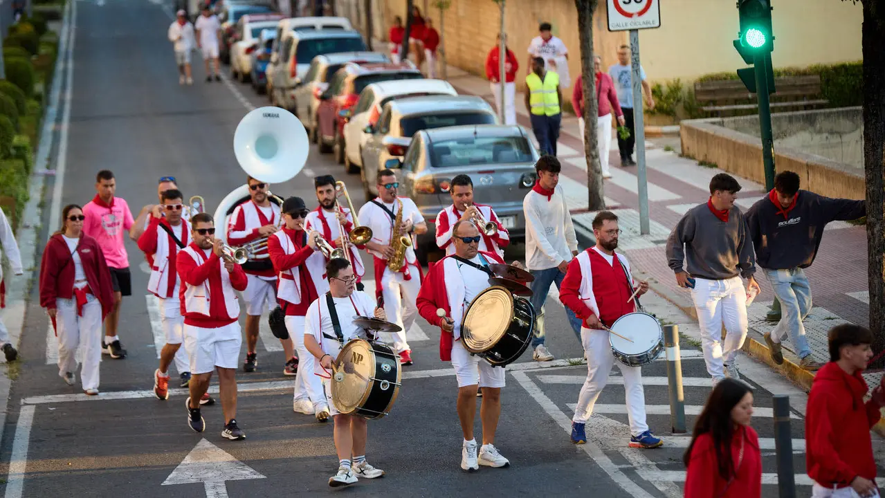 Ambiente previo al segundo encierro de fiestas de Tudela 2025 con toros de la ganadería de Herederos de Gregorio Garzón Valdenebro (Jaén). IÑIGO ALZUGARAY