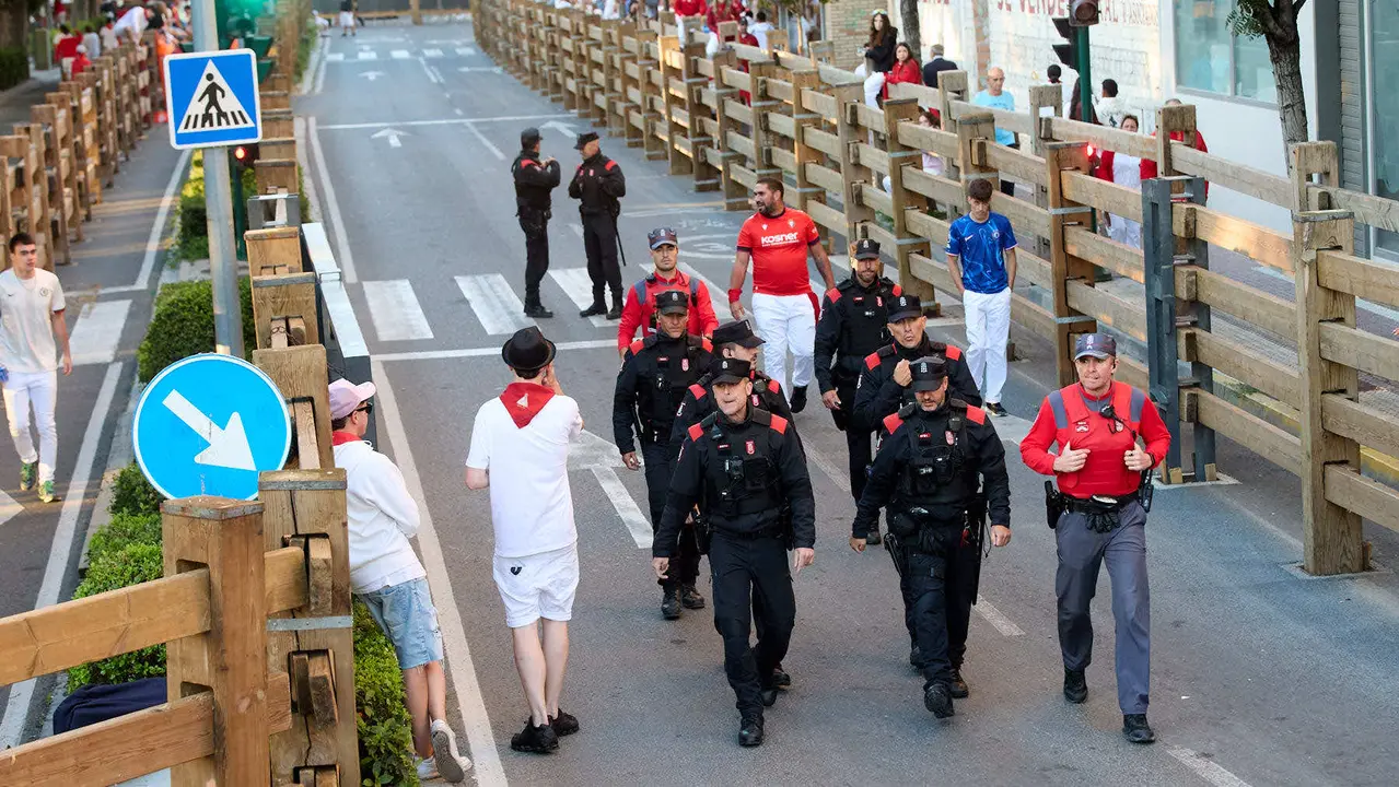 Ambiente previo al segundo encierro de fiestas de Tudela 2025 con toros de la ganadería de Herederos de Gregorio Garzón Valdenebro (Jaén). IÑIGO ALZUGARAY