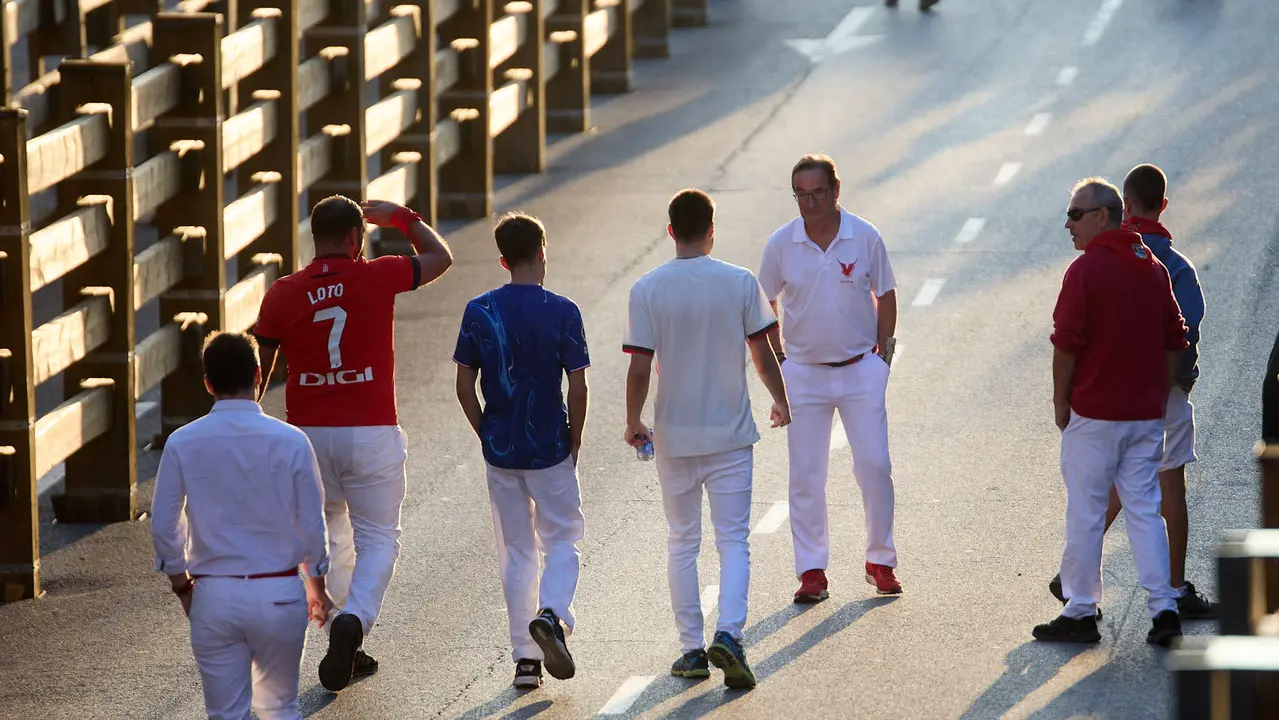 Ambiente previo al segundo encierro de fiestas de Tudela 2025 con toros de la ganadería de Herederos de Gregorio Garzón Valdenebro (Jaén). IÑIGO ALZUGARAY