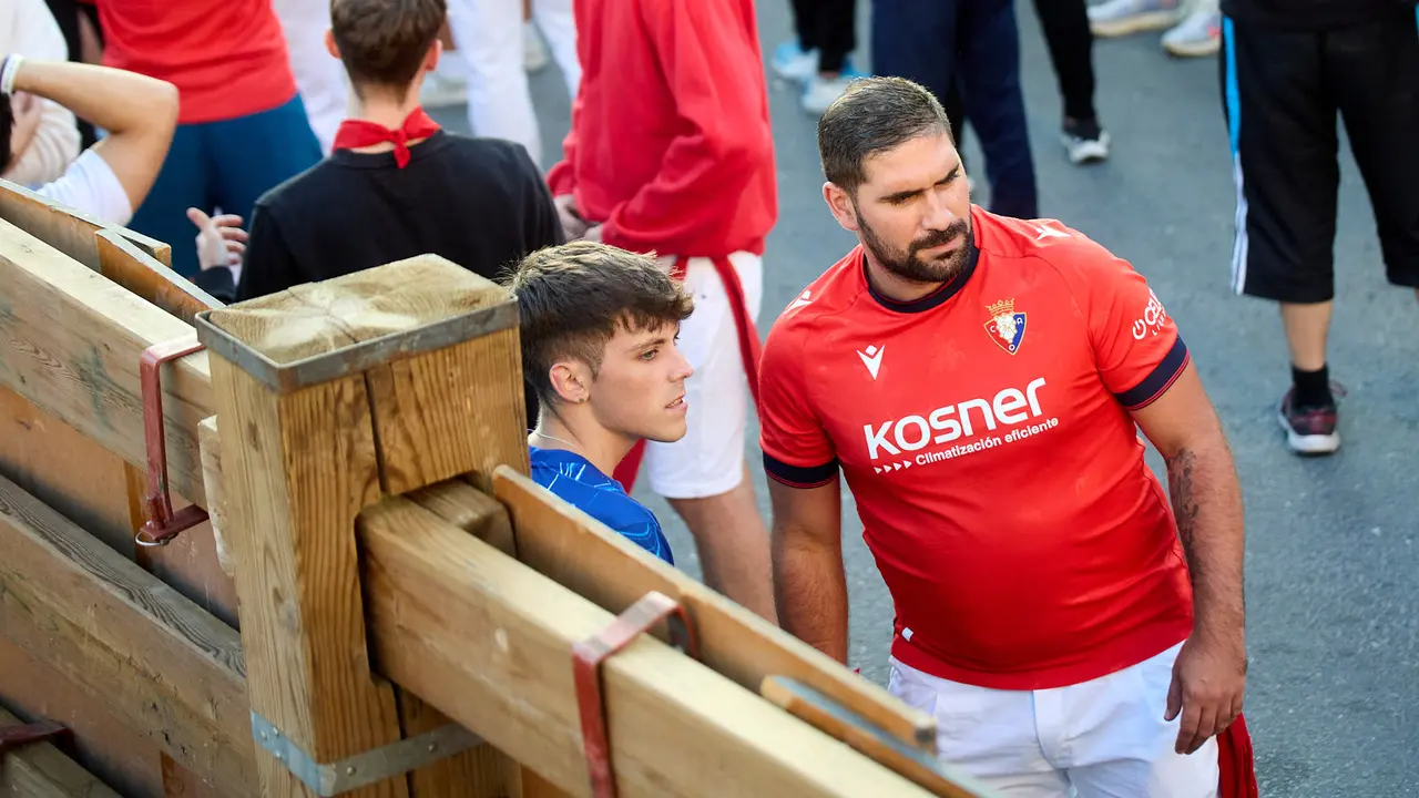 Ambiente previo al segundo encierro de fiestas de Tudela 2025 con toros de la ganadería de Herederos de Gregorio Garzón Valdenebro (Jaén). IÑIGO ALZUGARAY