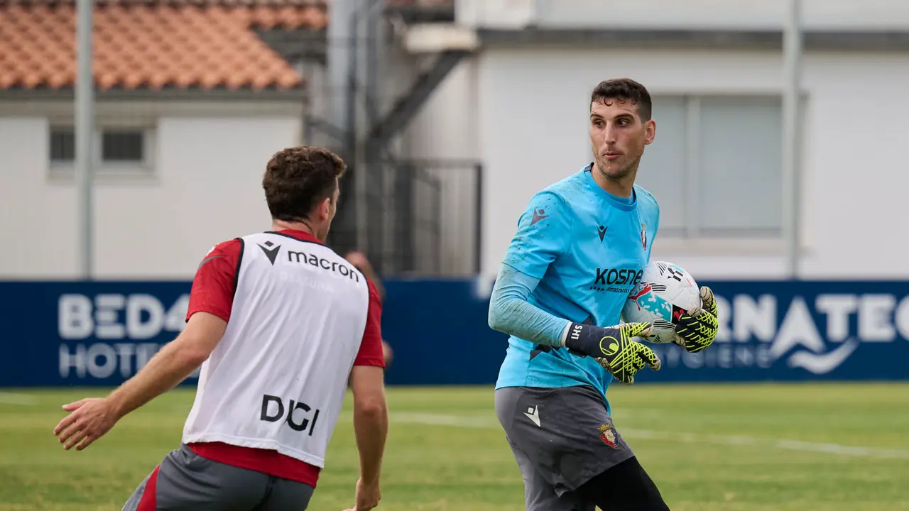 Los jugadores de Osasuna se entrenan en las instalaciones de Tajonar durante la pre temporada 25/26. PABLO LASAOSA