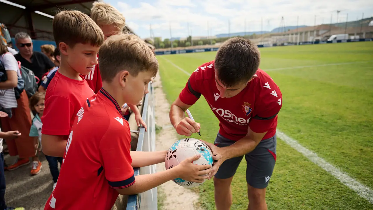 Los jugadores de Osasuna se entrenan en las instalaciones de Tajonar durante la pre temporada 25/26. PABLO LASAOSA
