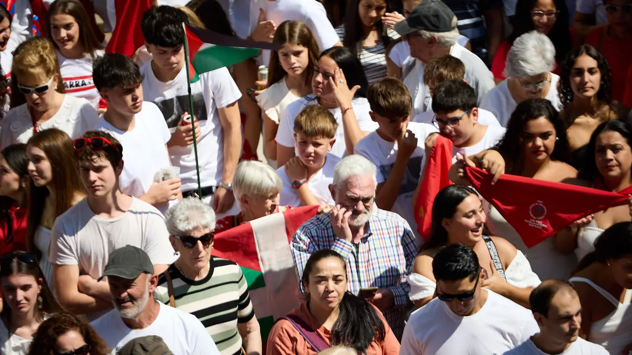 Chupinazo de inicio de las Fiestas de Estella 2025 lanzado por la Asociación Ker Kalí. IÑIGO ALZUGARAY