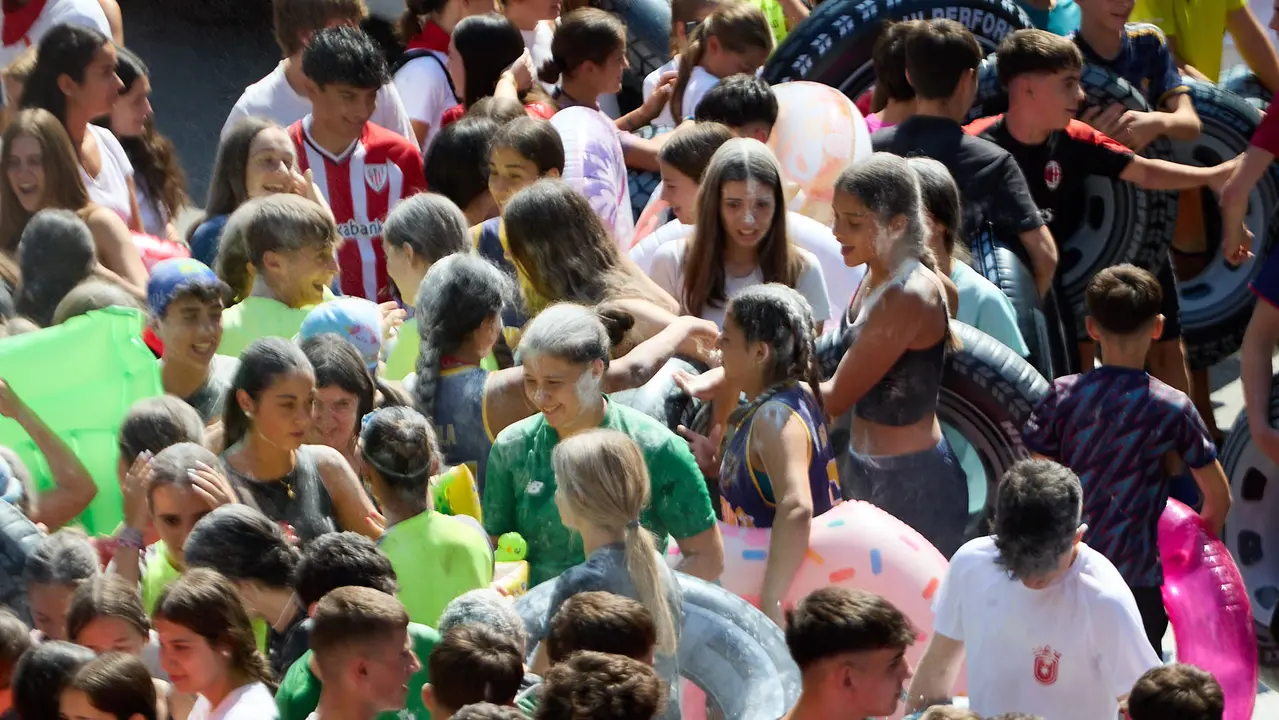 Chupinazo de inicio de las Fiestas de Estella 2025 lanzado por la Asociación Ker Kalí. IÑIGO ALZUGARAY