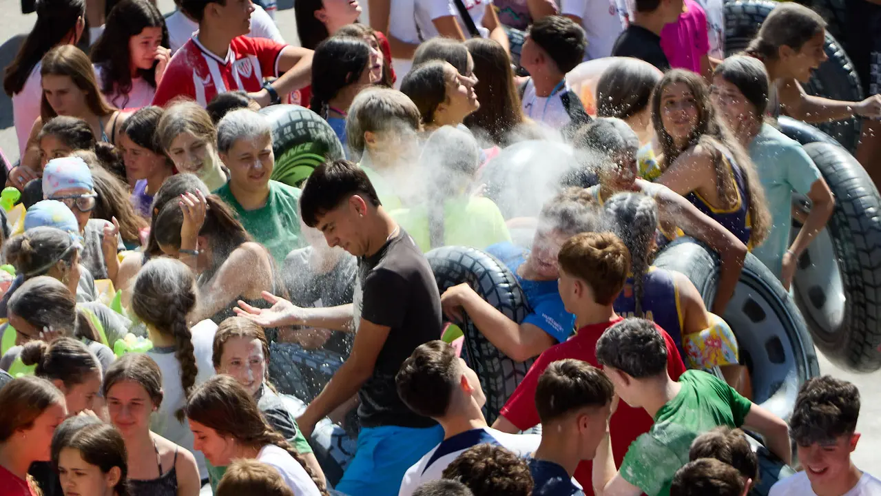 Chupinazo de inicio de las Fiestas de Estella 2025 lanzado por la Asociación Ker Kalí. IÑIGO ALZUGARAY