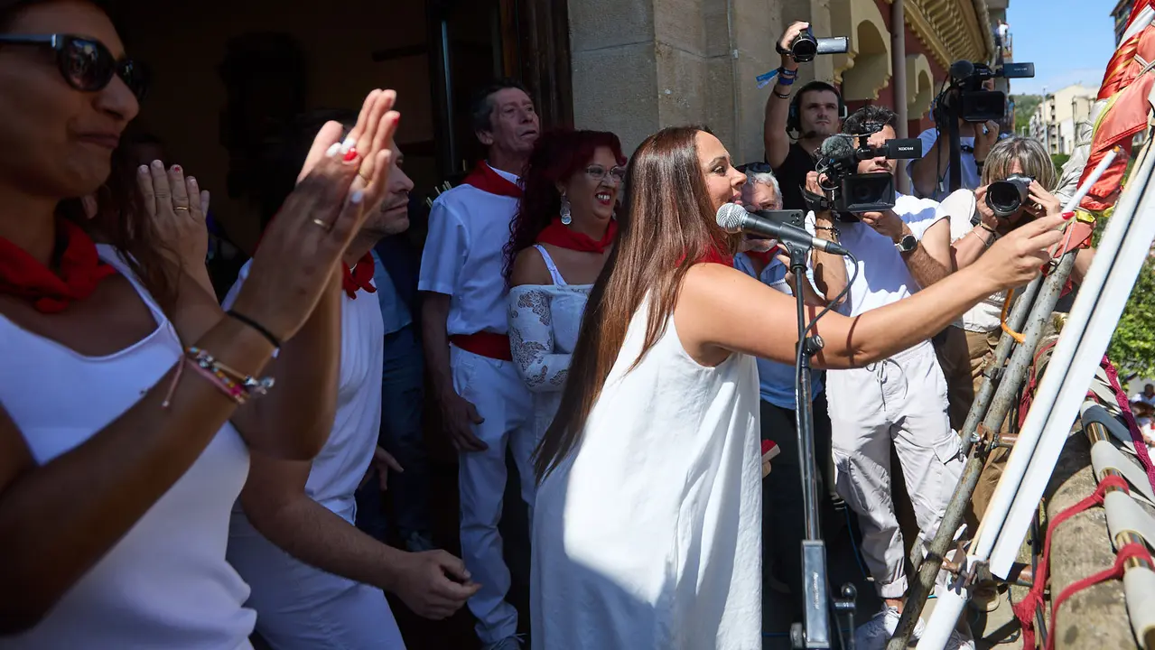 Chupinazo de inicio de las Fiestas de Estella 2025 lanzado por la Asociación Ker Kalí. IÑIGO ALZUGARAY