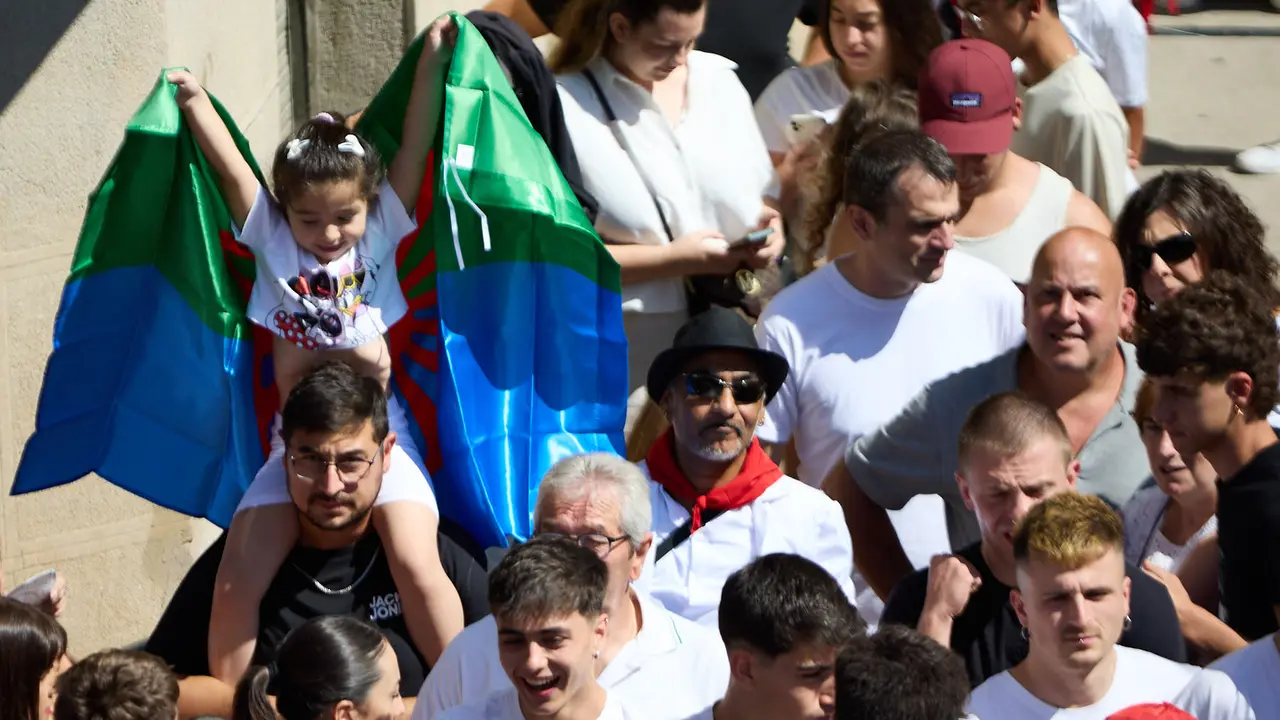 Chupinazo de inicio de las Fiestas de Estella 2025 lanzado por la Asociación Ker Kalí. IÑIGO ALZUGARAY