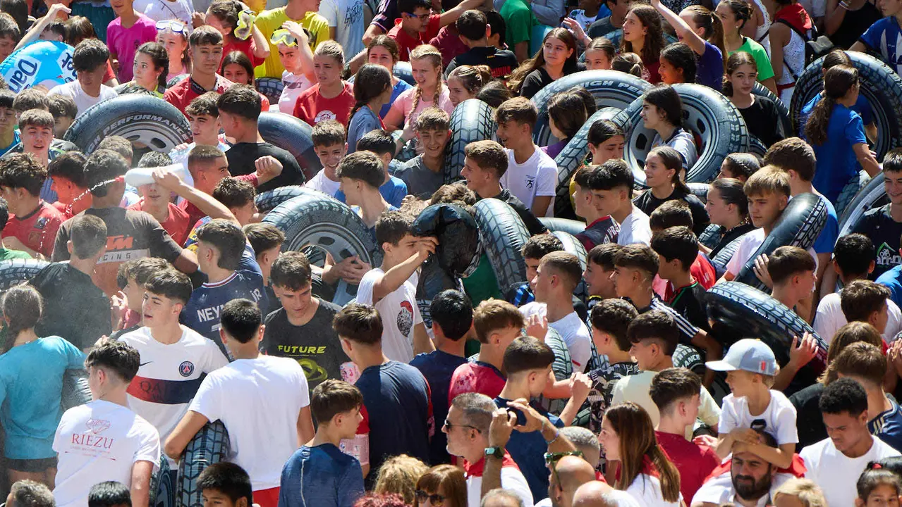 Chupinazo de inicio de las Fiestas de Estella 2025 lanzado por la Asociación Ker Kalí. IÑIGO ALZUGARAY