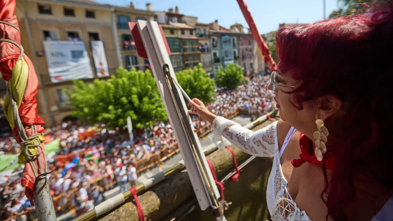 Chupinazo de inicio de las Fiestas de Estella 2025 lanzado por la Asociación Ker Kalí. IÑIGO ALZUGARAY
