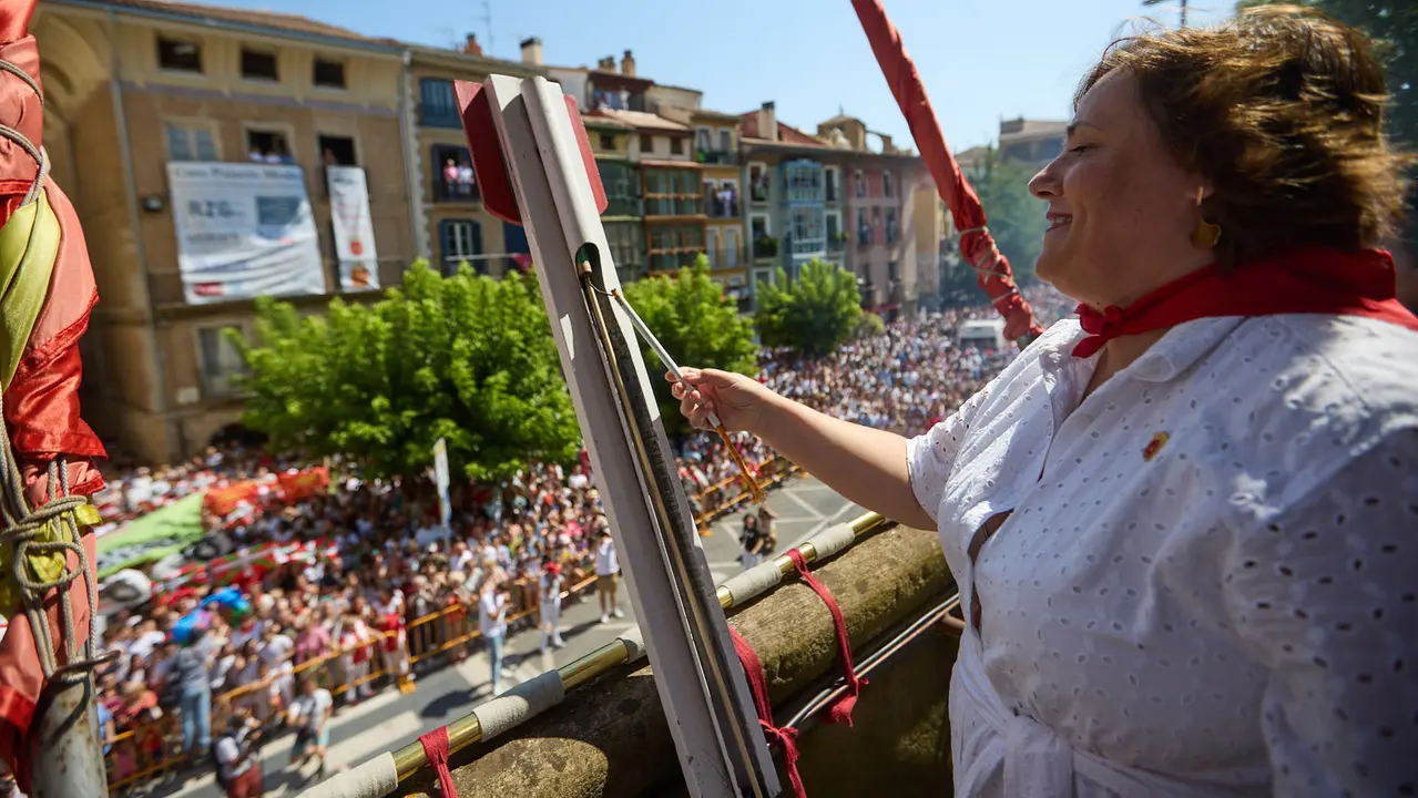 Chupinazo de inicio de las Fiestas de Estella 2025 lanzado por la Asociación Ker Kalí. IÑIGO ALZUGARAY