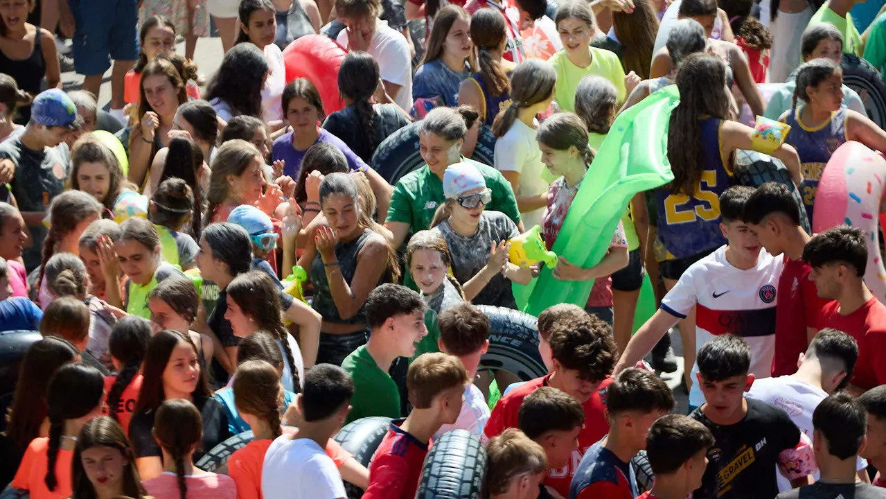 Chupinazo de inicio de las Fiestas de Estella 2025 lanzado por la Asociación Ker Kalí. IÑIGO ALZUGARAY