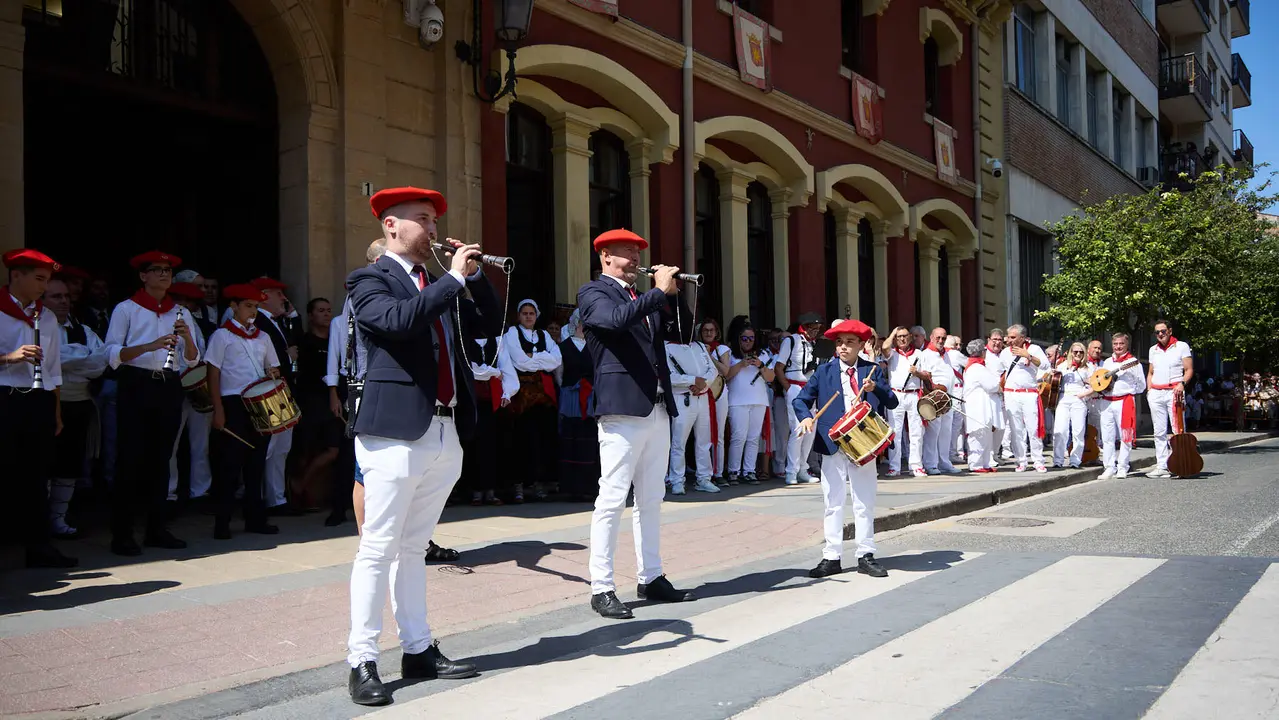 Chupinazo de inicio de las Fiestas de Estella 2025 lanzado por la Asociación Ker Kalí. IÑIGO ALZUGARAY