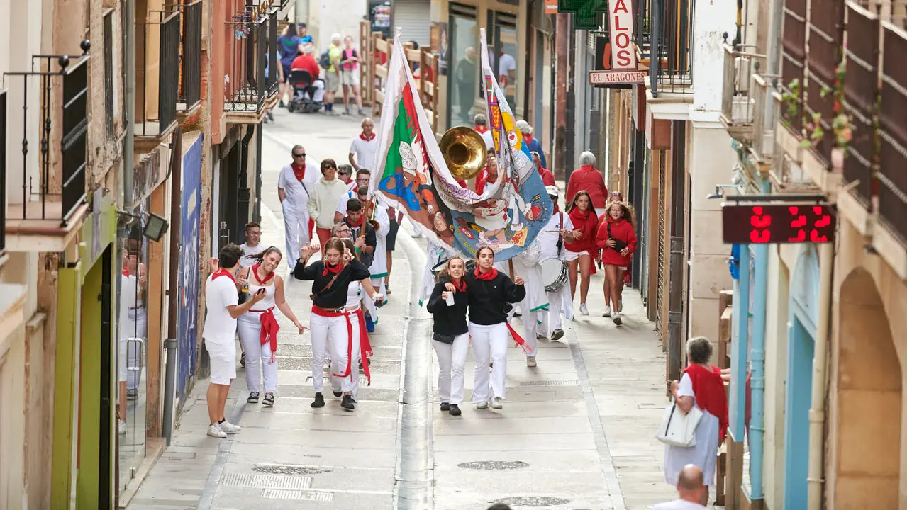 Encierro de novillos en Fiestas de Estella 2025 del 6 de agosto. IRANZU LARRASOAÑA