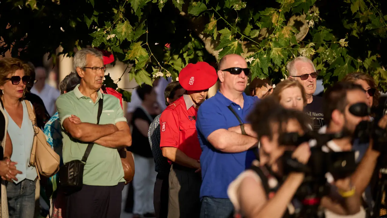 Acto organizado por 'Vecinos de paz' en homenaje a Francisco Casanova, militar asesinado por ETA hace 25 años. PABLO LASAOSA