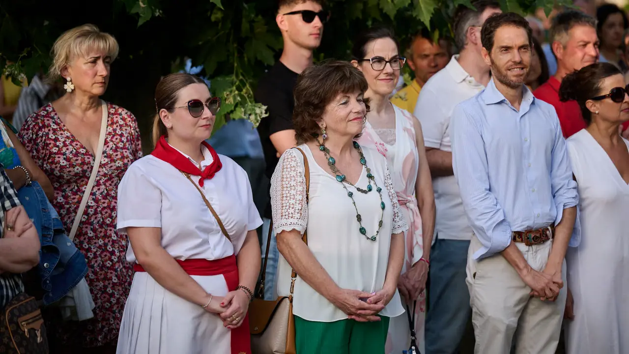 Acto organizado por 'Vecinos de paz' en homenaje a Francisco Casanova, militar asesinado por ETA hace 25 años. PABLO LASAOSA