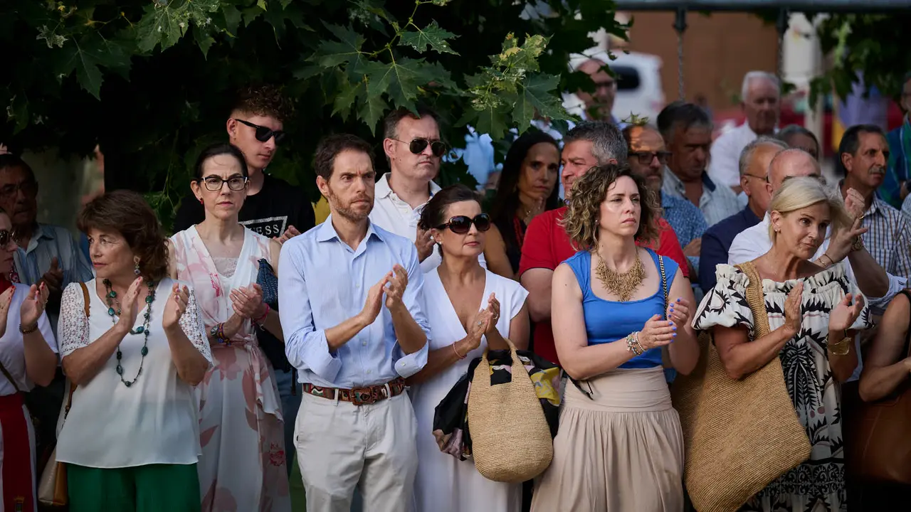 Acto organizado por 'Vecinos de paz' en homenaje a Francisco Casanova, militar asesinado por ETA hace 25 años. PABLO LASAOSA
