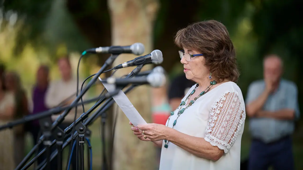 Acto organizado por 'Vecinos de paz' en homenaje a Francisco Casanova, militar asesinado por ETA hace 25 años. PABLO LASAOSA