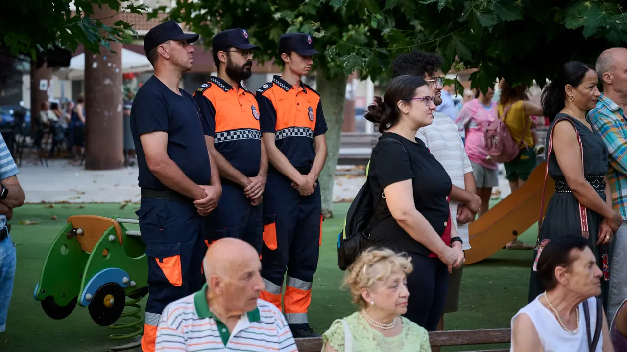 Acto organizado por 'Vecinos de paz' en homenaje a Francisco Casanova, militar asesinado por ETA hace 25 años. PABLO LASAOSA