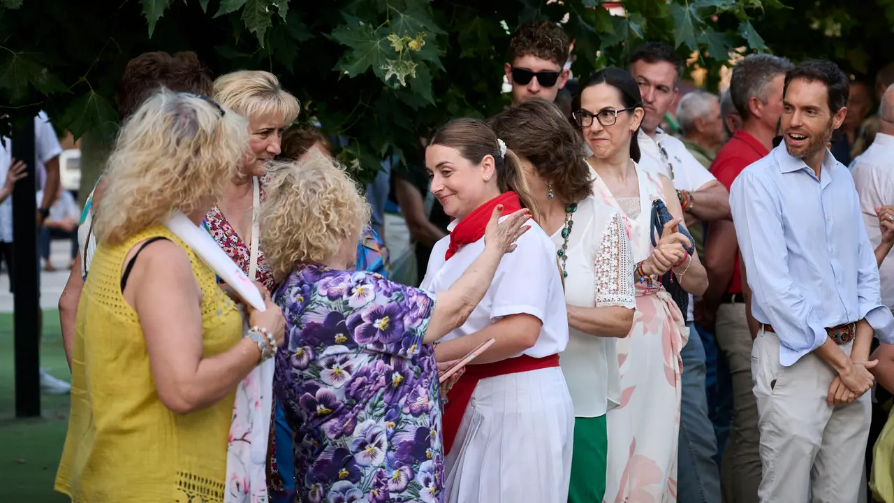 Acto organizado por 'Vecinos de paz' en homenaje a Francisco Casanova, militar asesinado por ETA hace 25 años. PABLO LASAOSA