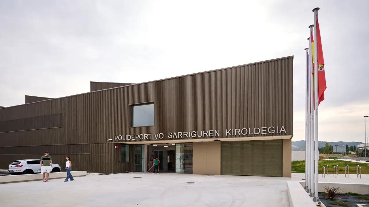 Presentación del nuevo polideportivo de Sarriguren. PABLO LASAOSA