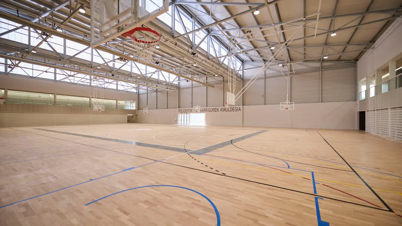 Presentación del nuevo polideportivo de Sarriguren. PABLO LASAOSA