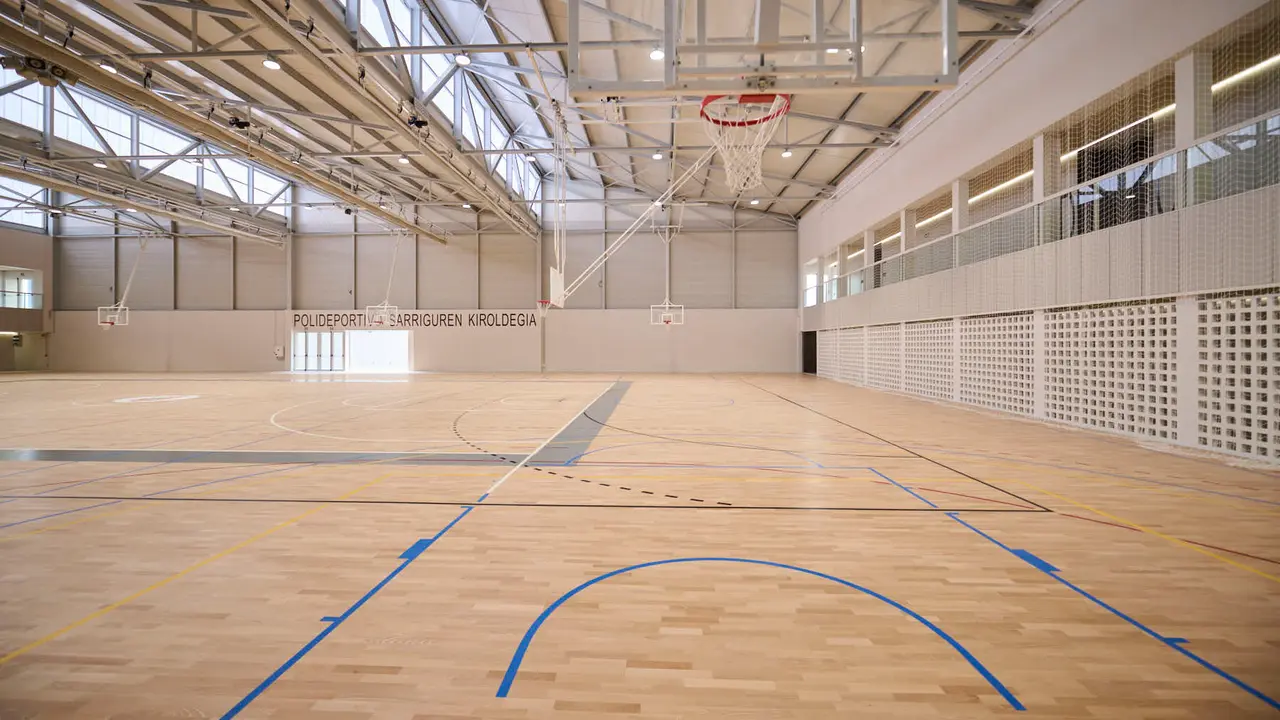 Presentación del nuevo polideportivo de Sarriguren. PABLO LASAOSA