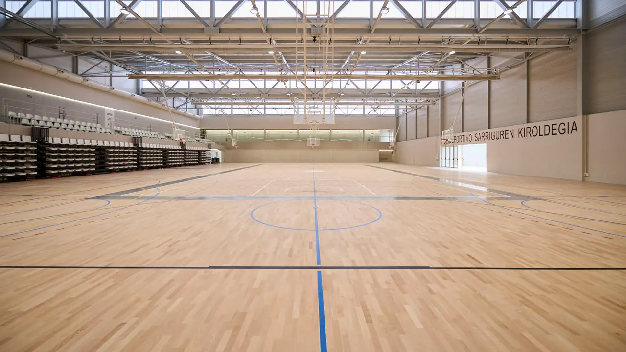Presentación del nuevo polideportivo de Sarriguren. PABLO LASAOSA