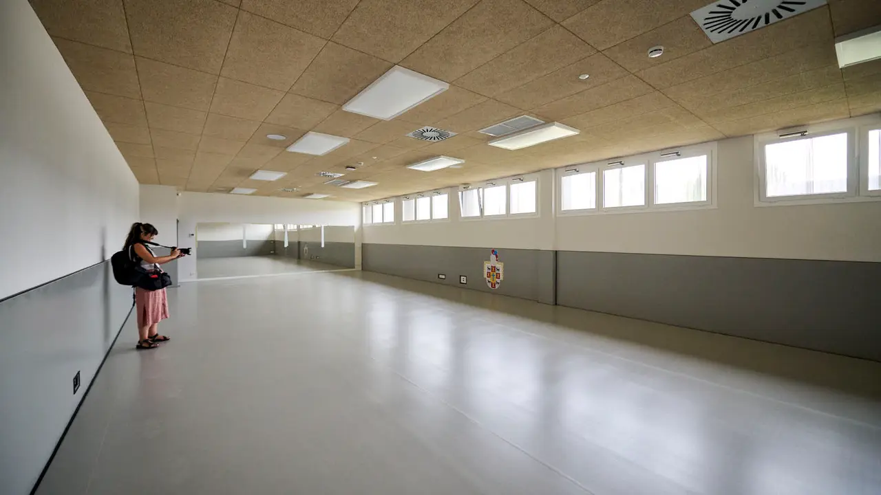 Presentación del nuevo polideportivo de Sarriguren. PABLO LASAOSA