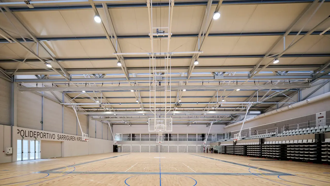 Presentación del nuevo polideportivo de Sarriguren. PABLO LASAOSA