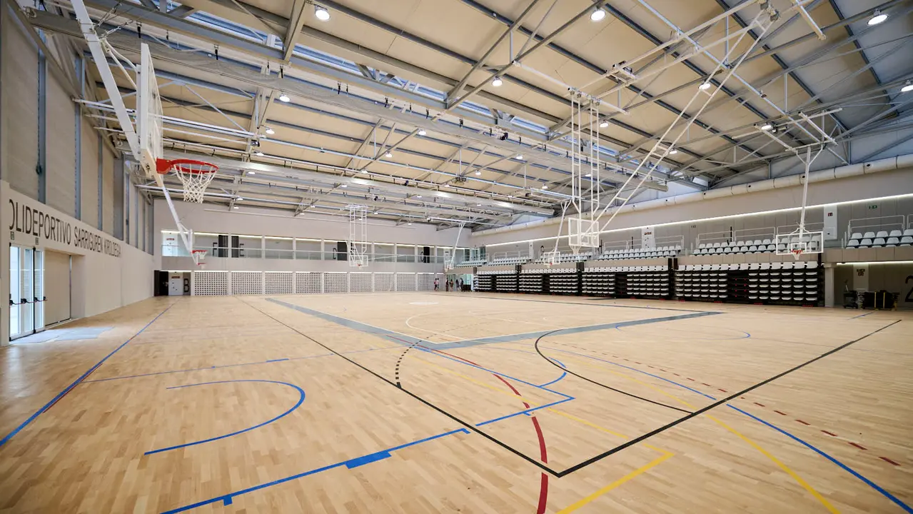 Presentación del nuevo polideportivo de Sarriguren. PABLO LASAOSA