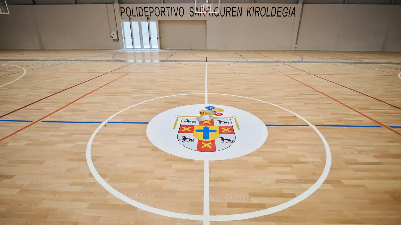 Presentación del nuevo polideportivo de Sarriguren. PABLO LASAOSA