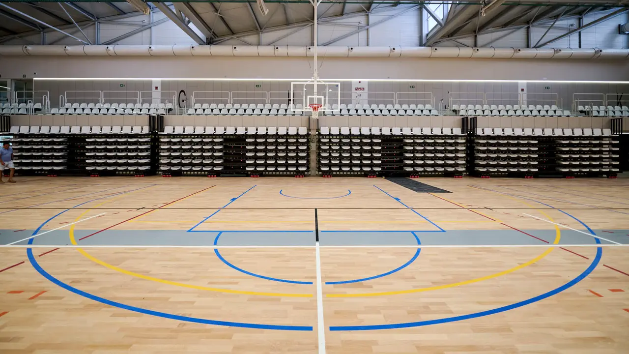 Presentación del nuevo polideportivo de Sarriguren. PABLO LASAOSA