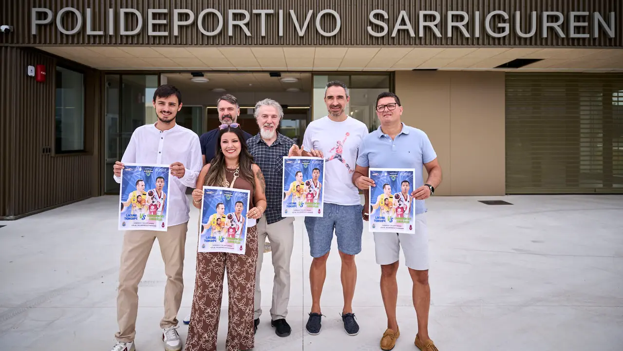Presentación del nuevo polideportivo de Sarriguren. PABLO LASAOSA