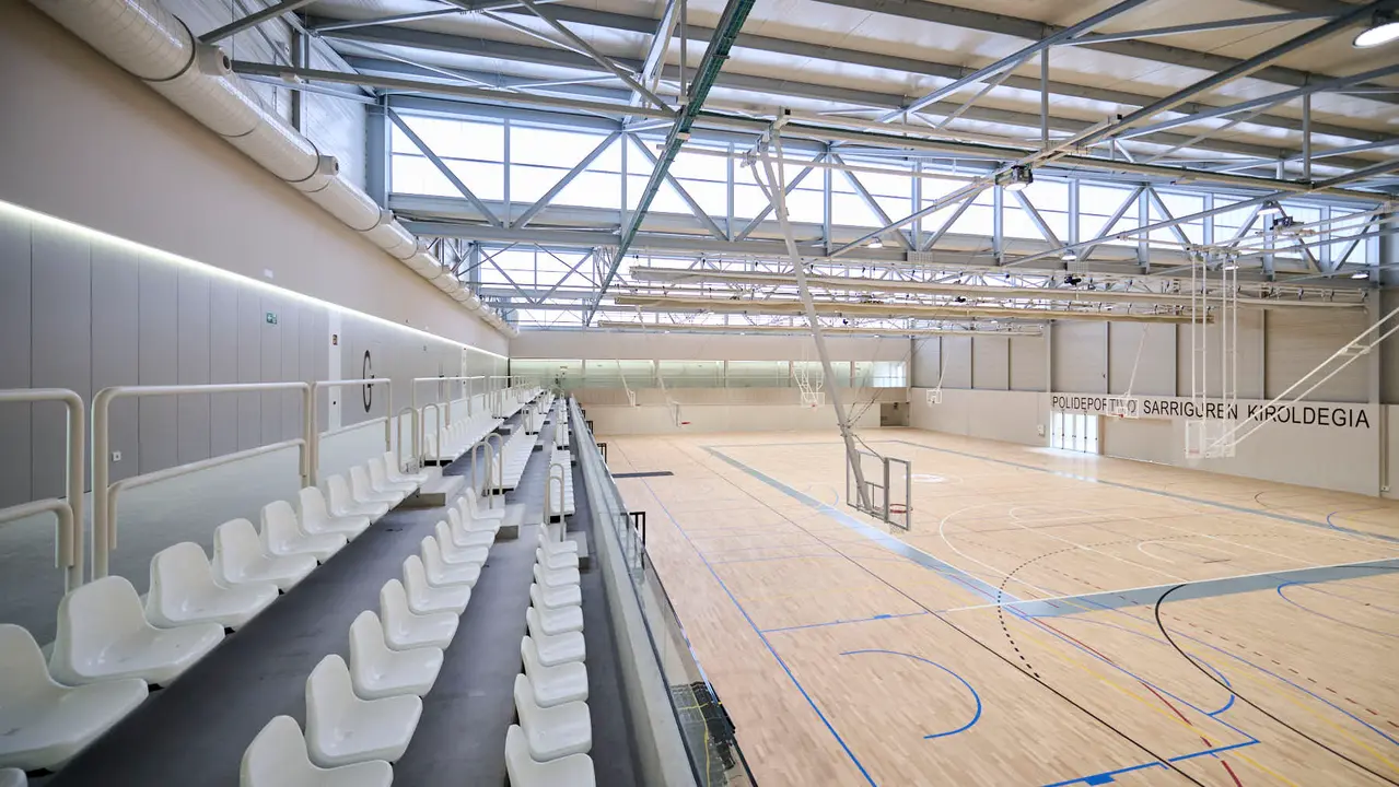 Presentación del nuevo polideportivo de Sarriguren. PABLO LASAOSA