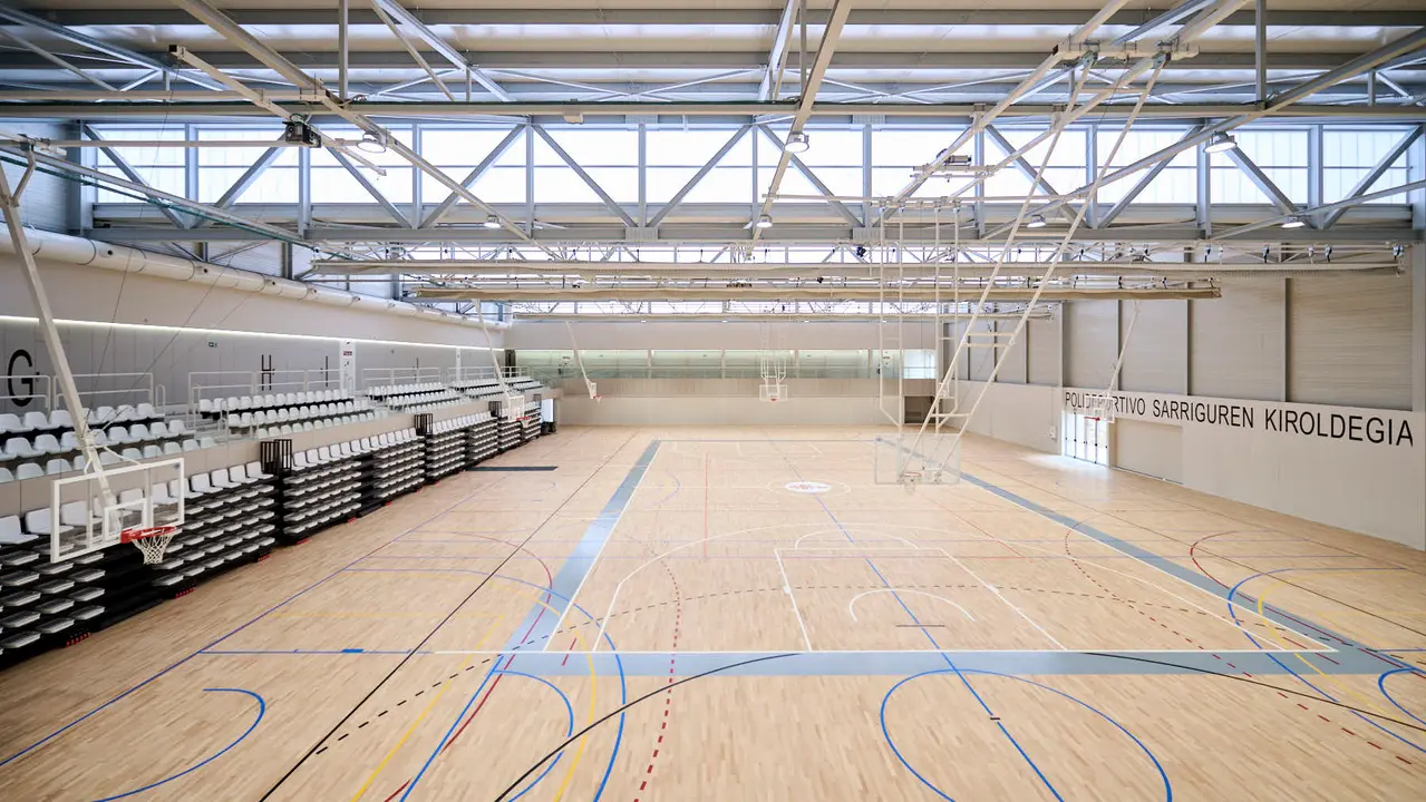 Presentación del nuevo polideportivo de Sarriguren. PABLO LASAOSA