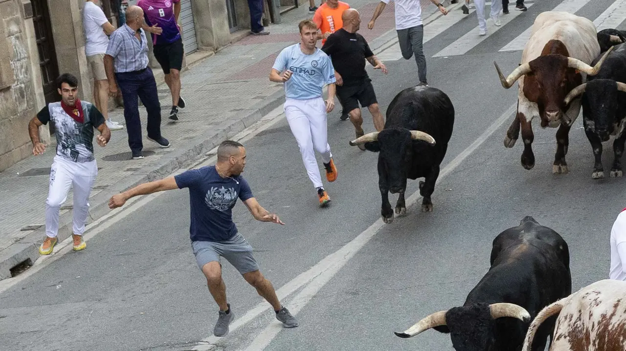 Primer encierro de Tafalla 2025 con toros de la ganadería del Conde de la Corte. Maite H. Mateo..-16