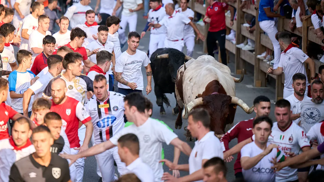 Primer encierro de fiestas de Tafalla 2025 con toros de la ganadería Conde de la Corte. PABLO LASAOSA