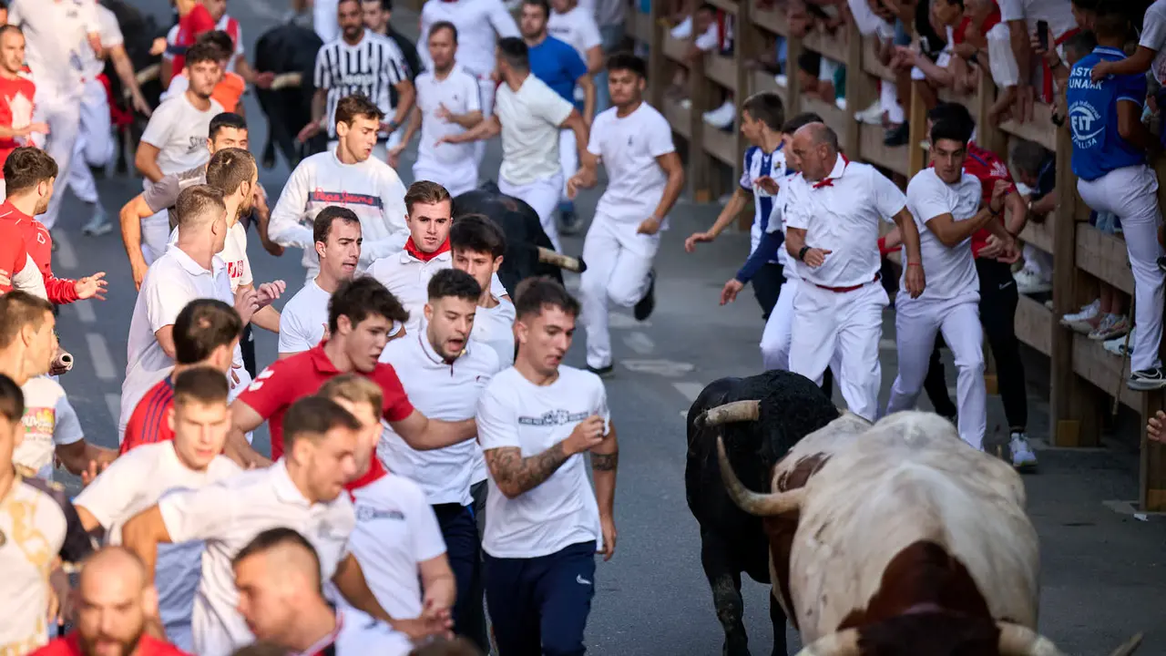 Primer encierro de fiestas de Tafalla 2025 con toros de la ganadería Conde de la Corte. PABLO LASAOSA