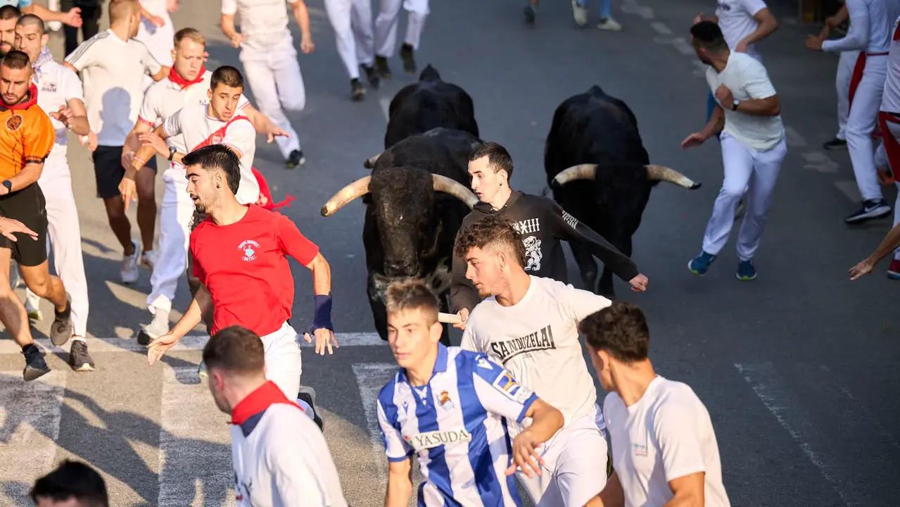 Primer encierro de fiestas de Tafalla 2025 con toros de la ganadería Conde de la Corte. PABLO LASAOSA